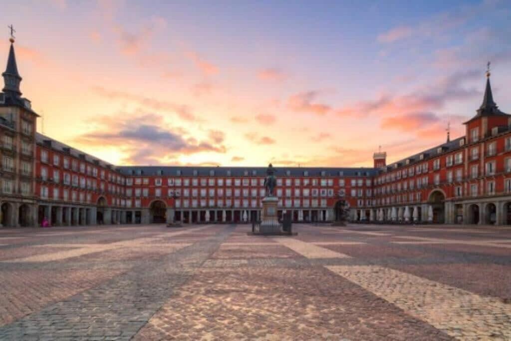 Plaza Mayor Cozy Private Apartment With Ac Madrid Exterior photo